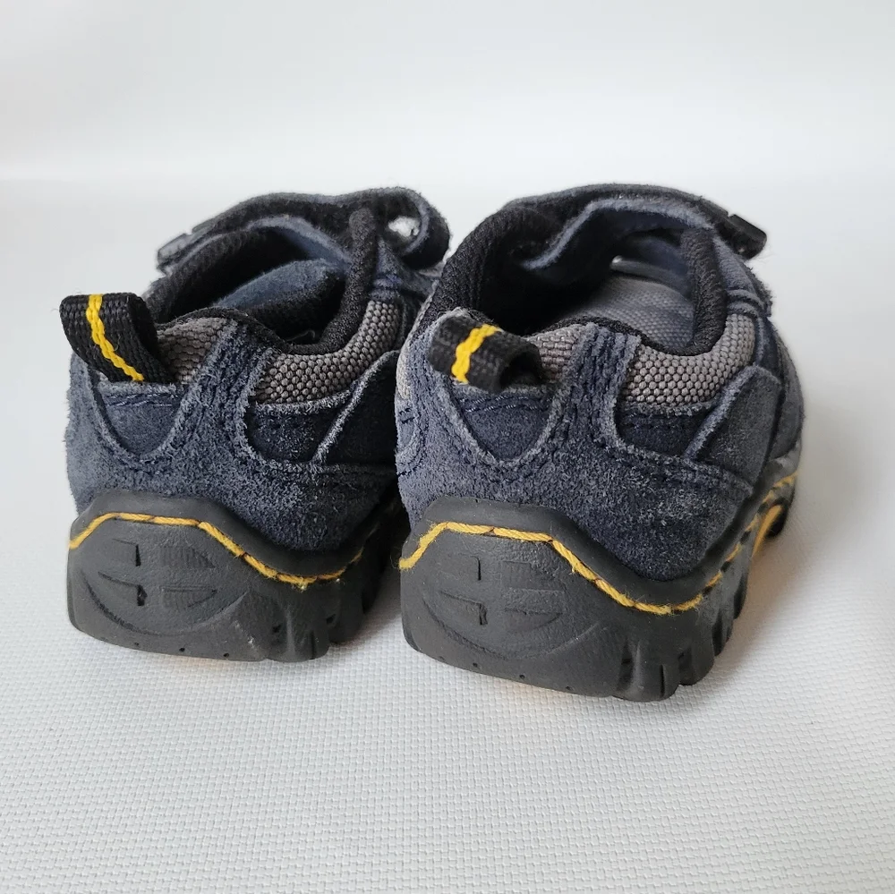 OshKosh Bgosh Suede Leather Baby Boy Sneakers Sz 4